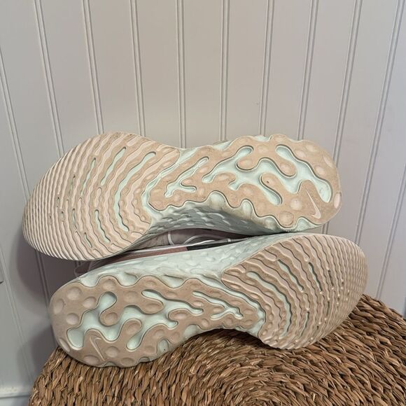 Nike Women’s React Infinity Run Flyknit 2 ‘Platinum Tint’ CT2423-007 Size 8 US - Picture 9 of 12